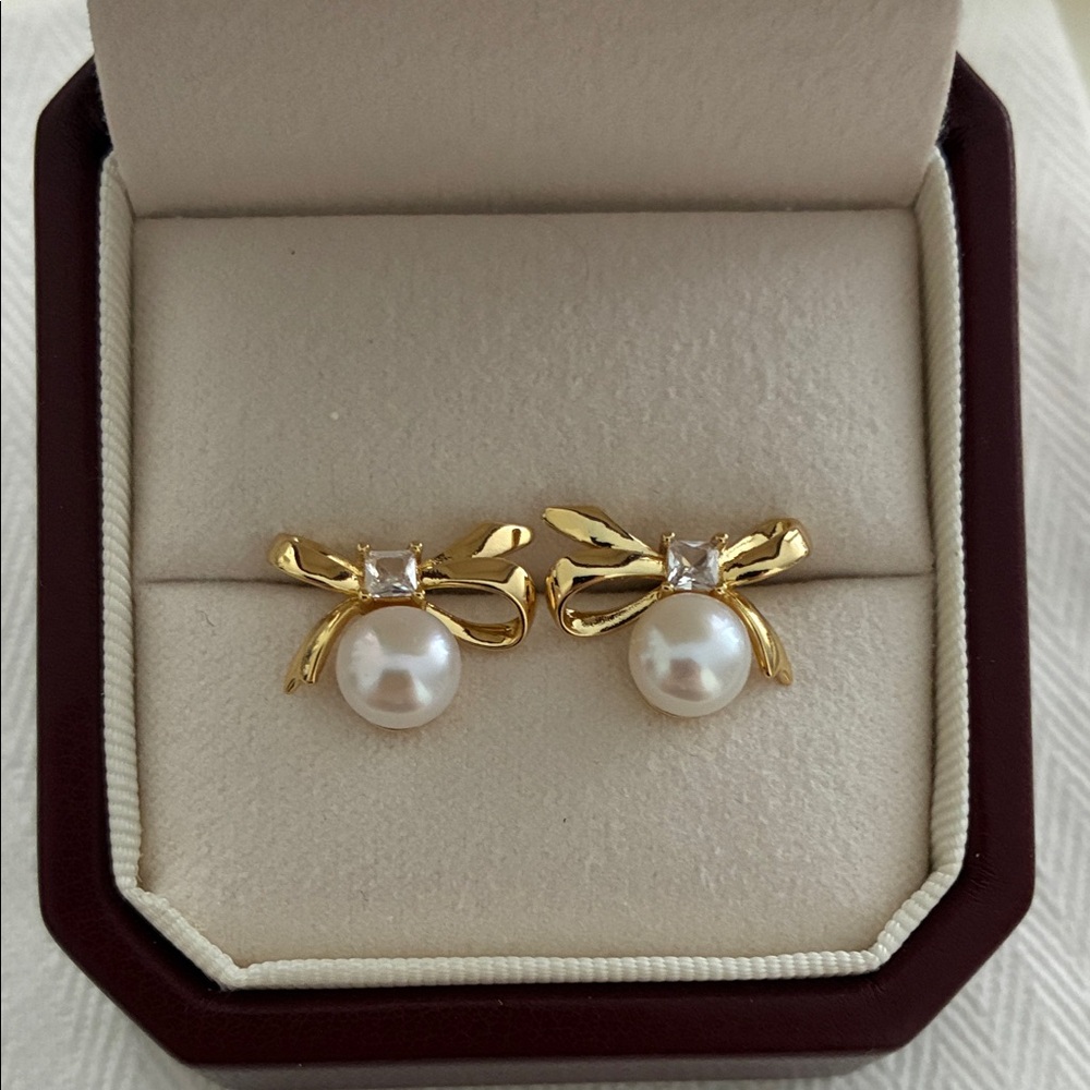 Elegant Gold Earrings and Pearl Earrings